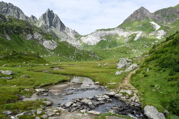 River over lake Tremorgio — Stock Photo, Image