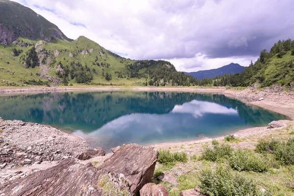 Jezioro Tremorgio w kantonie Ticino — Zdjęcie stockowe