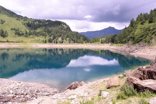 Sjön Tremorgio på kantonen Ticino — Stockfoto