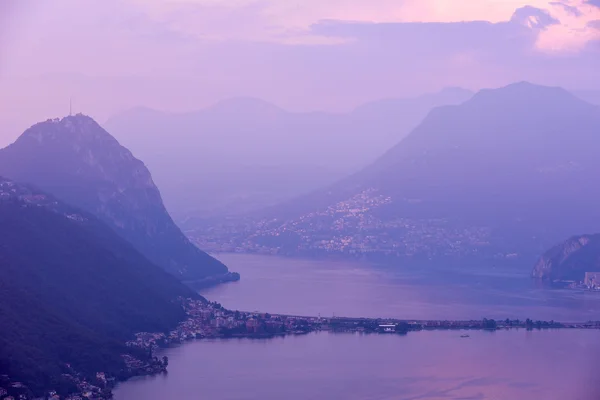 Vista al lago de Lugano al atardecer — Foto de Stock