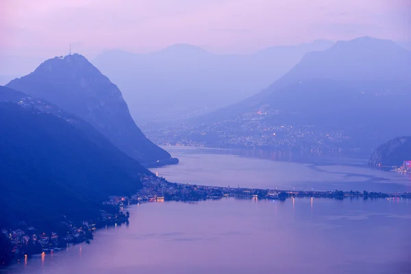 Vista al lago de Lugano al atardecer — Foto de Stock