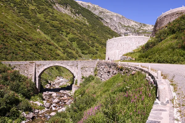 Old road which leads to St. Gotthard pass — Stock Photo, Image