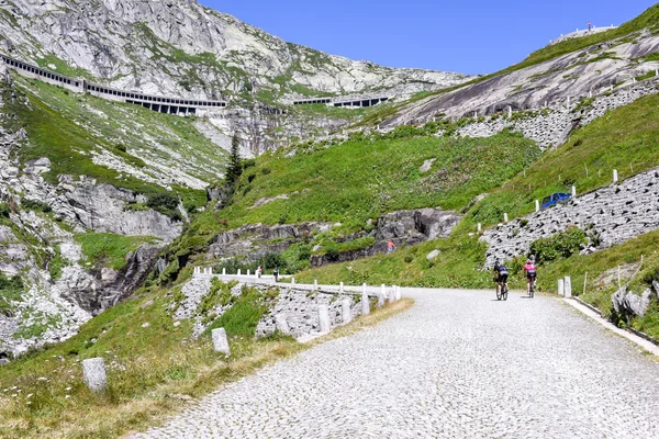 Παλιό δρόμο που οδηγεί στο St. Gotthard pass — Φωτογραφία Αρχείου
