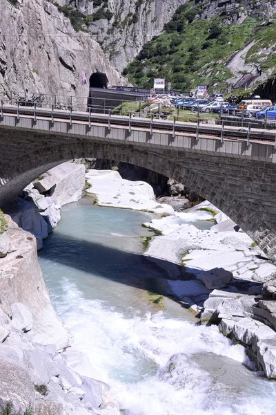 St. Gotthard 통행에서 악마의 다리 — 스톡 사진