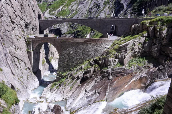 Puente del Diablo en San Gotardo pasar por los Alpes suizos —  Fotos de Stock