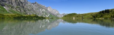 Lake Truebsee üzerinden Engelberg, İsviçre