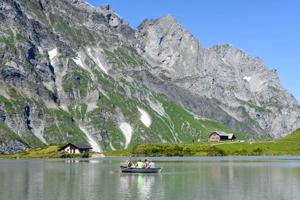 Jezioro Truebsee w Engelbergu w szwajcarskich Alpach — Zdjęcie stockowe
