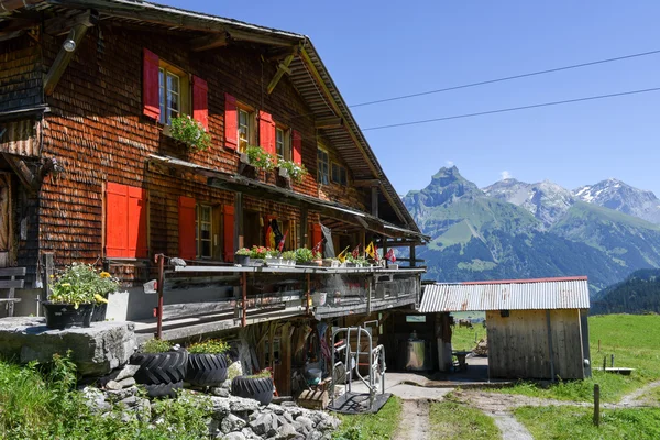 Paesaggio rurale sull'Engelberg sulle Alpi svizzere — Foto Stock