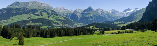 Paisagem montanhosa sobre Engelberg — Fotografia de Stock