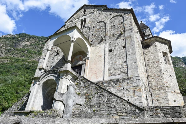 St Peter en Paul kerk in Biasca, Zwitserland — Stockfoto