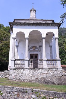 Kutsal dağı Orta Piedmont üzerinde