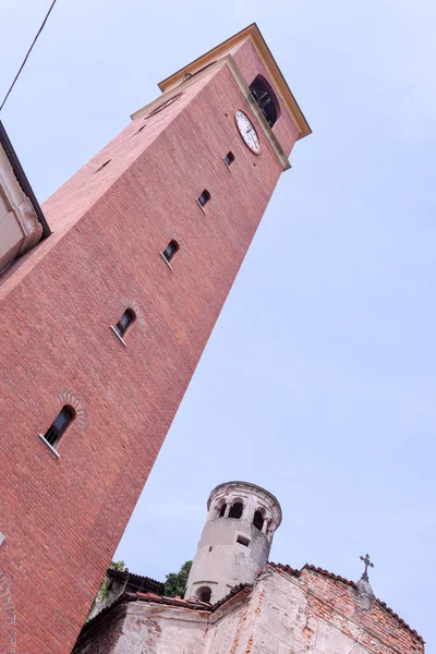 Kyrkan och fortet i Lozzolo — Stockfoto