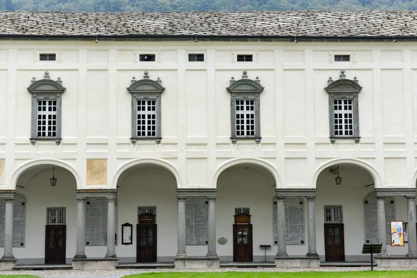 Il santuario di Oropa sull'Italia — Foto Stock