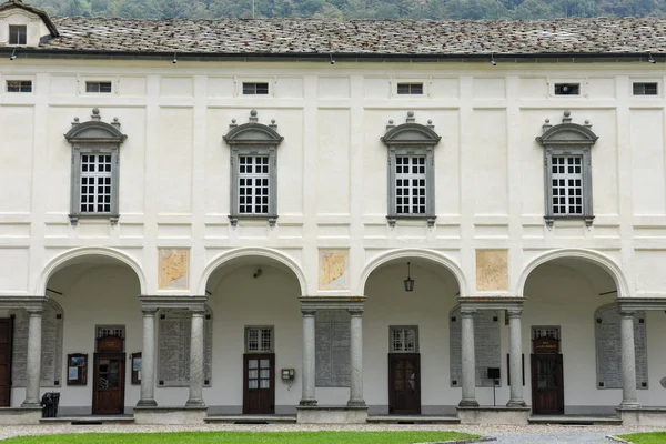 Het heiligdom van Oropa op Italië — Stockfoto