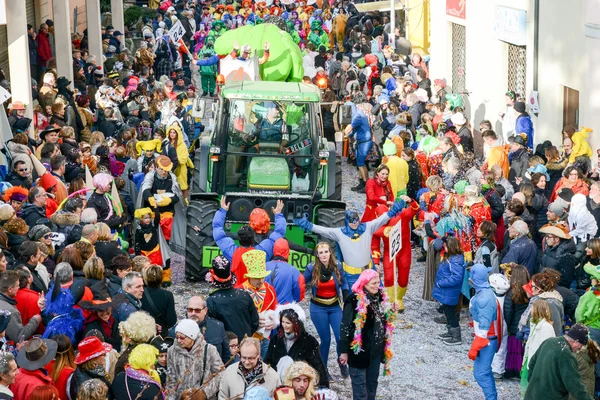 Personer på karnevalen i Tesserete på Schweiz — Stockfoto