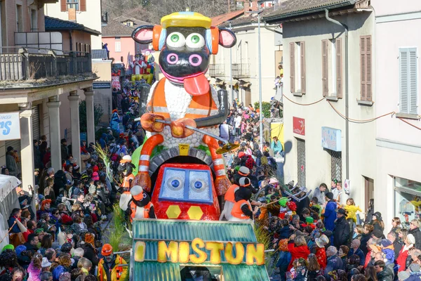 Pessoas no carnaval de Tesserete na Suíça — Fotografia de Stock