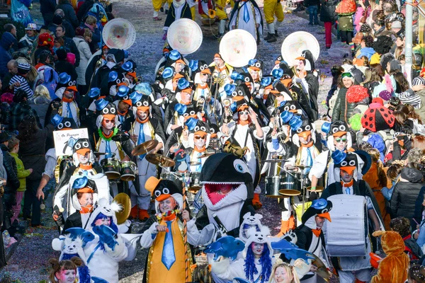 スイス連邦共和国にテッセレテのカーニバルの人々 — ストック写真