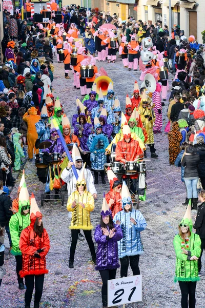 Lidé na karnevalu Tesserete na Švýcarsko — Stock fotografie