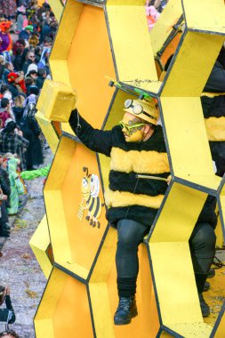 Tesserete İsviçre üzerinde karnavalında insanlar