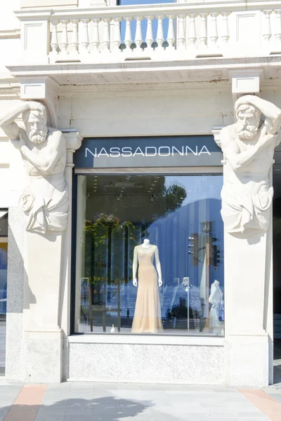 Přehlídka Nassadonna módní oblečení ukládat v Luganu na Switz — Stock fotografie