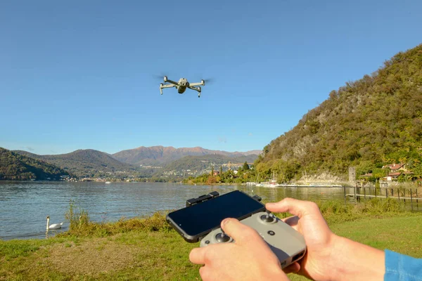 Lugano Suiza Octubre 2020 Niño Volando Dron Con Mando Distancia —  Fotos de Stock