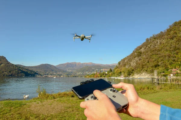 Lugano Suiza Octubre 2020 Niño Volando Dron Con Mando Distancia —  Fotos de Stock