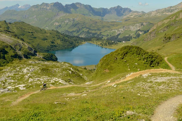 Jochpass Suiza Agosto 2018 Hombre Una Bicicleta Montaña Que Por —  Fotos de Stock