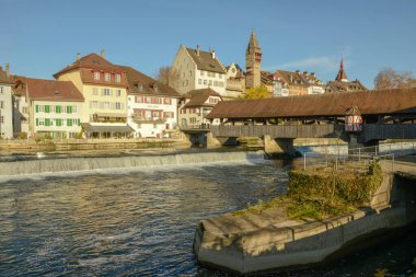 Bremgarten, İsviçre - 15 Kasım 2020: İsviçre 'nin tarihi Bremgarten kenti