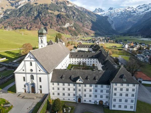Sviçre Alplerindeki Engelberg Manastırında Hava Manzarası — Stok fotoğraf