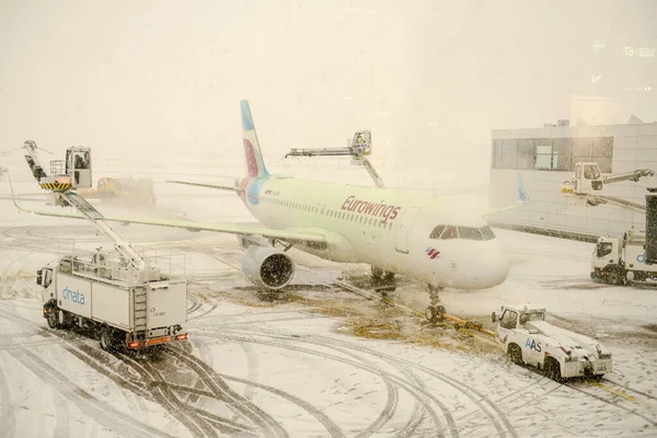 2021年1月15日 瑞士苏黎世 由于大雪 飞机在瑞士苏黎世机场停飞 — 图库照片