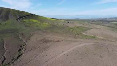 İspanya 'nın Lanzarote kentindeki Kanarya Adası' ndaki atık çöplüğüyle insansız hava aracı manzarası