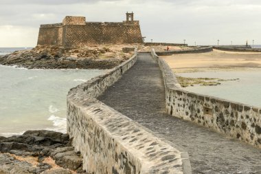İspanya 'daki Kanarya Adaları' ndaki Lanzarote 'deki Arrecife Kalesi.