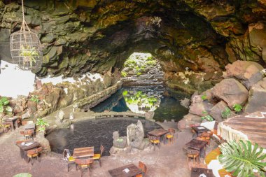 Lanzarote, İspanya - 22 Ocak 2021: İspanya 'daki Kanarya Adaları' ndaki Lanzarote 'de Cesar Manrique adlı ressamın Jameos del Agua' sı