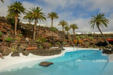 Lanzarote, İspanya - 22 Ocak 2021: İspanya 'daki Kanarya Adaları' ndaki Lanzarote 'de Cesar Manrique adlı ressamın Jameos del Agua' sı