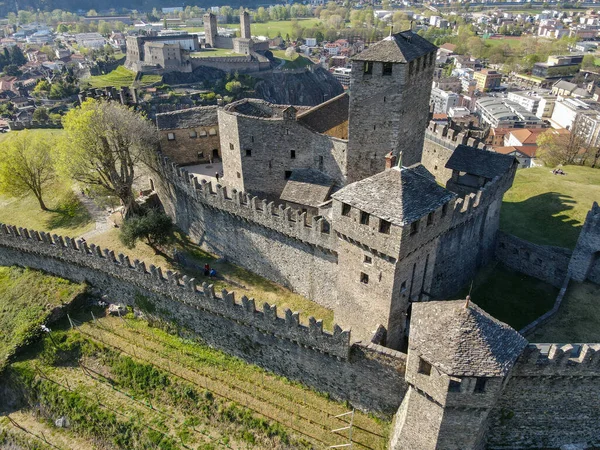 Αεροφωτογραφία Στα Κάστρα Montebello Και Castelgrande Στην Bellinzona Στις Ελβετικές — Φωτογραφία Αρχείου