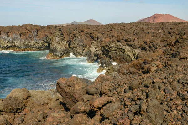 ชายฝ งของ Los Hervideros บนเกาะ Lanzarote ในสเปน — ภาพถ่ายสต็อก