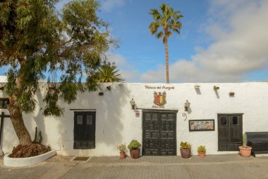 Teguise, İspanya - 24 Ocak 2021: İspanya 'nın Lanzarote kentindeki Kanarya Adası' ndaki Teguise kolonisi.