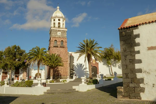 スペインのテイスティング 1月2021 スペインのランサローテ島のカナリア島でテイスティングの植民地時代の町 — ストック写真