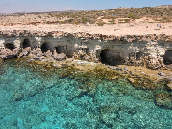 Wybrzeże Jaskiniami Pobliżu Ayia Napa Cyprze — Zdjęcie stockowe