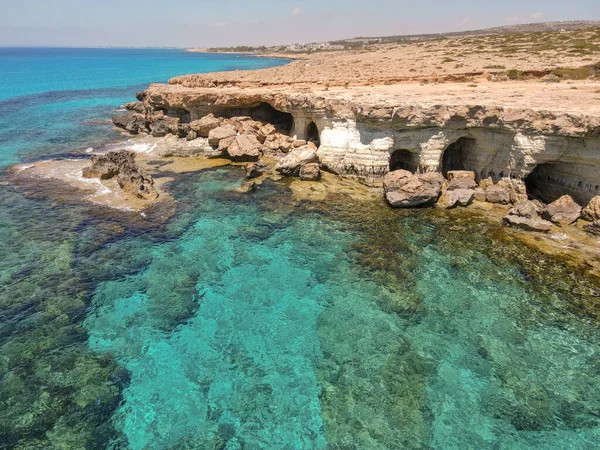 Wybrzeże Jaskiniami Pobliżu Ayia Napa Cyprze — Zdjęcie stockowe
