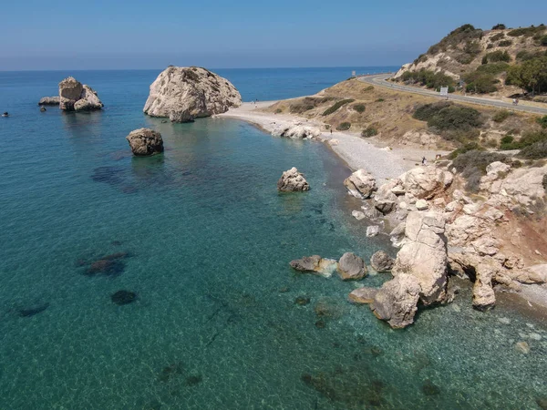 キプロスのアフロディーテの岩やビーチでのドローンビュー — ストック写真