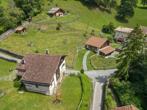 Drone Vista Sul Villaggio Heidi Sopra Maienfeld Sulle Alpi Svizzere — Foto Stock