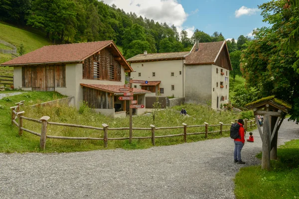 Maienfeld Suíça Julho 2021 Pessoas Que Visitam Vila Heidi Sobre — Fotografia de Stock