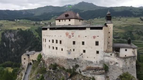 Drohnenblick Auf Schloss Tarasp Den Schweizer Alpen — Stockvideo