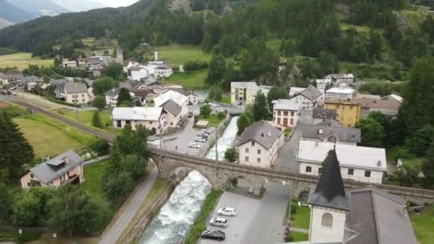 Vista Drone Aldeia Susch Nos Alpes Suíços — Vídeo de Stock