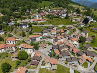 İsviçre 'nin italyan kesimindeki Arosio köyünde insansız hava aracı görüntüsü