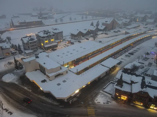 Drone Vista Notturna Alla Stazione Ferroviaria Engelberg Sulle Alpi Svizzere — Foto Stock