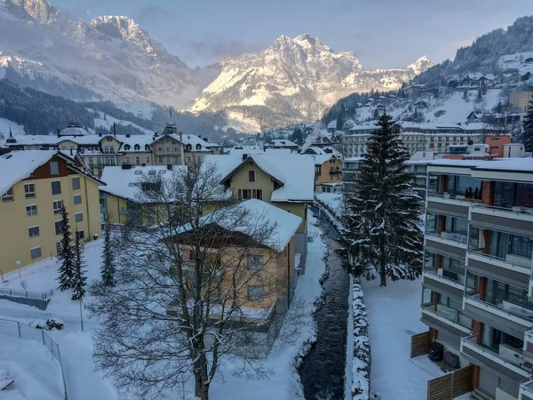 Vista Del Paisaje Invierno Pueblo Engelberg Los Alpes Suizos — Foto de Stock