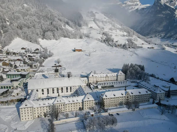 Zimní Krajina Pohled Klášteře Engelberg Švýcarských Alpách — Stock fotografie