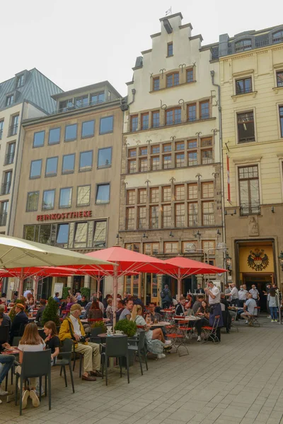 Κολωνία Γερμανία Σεπτεμβρίου 2021 Άτομα Που Πίνουν Μπαρ Μπύρας Στην — Φωτογραφία Αρχείου
